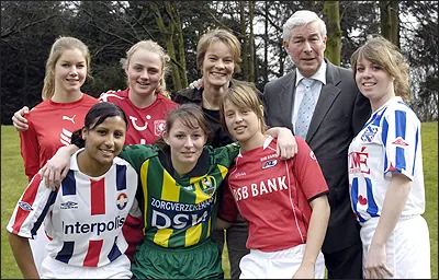 plaatje-onderaan-vrouwenvoetbal.jpg