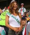 Dame op tribune 2