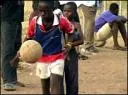 Kinderen voetballen