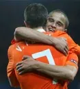 ek2008.afellay.persie.425-117x130