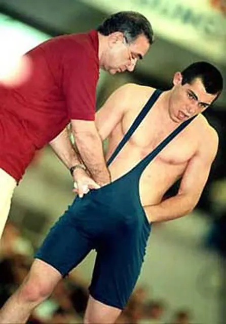 spornowrestlingcockgrab